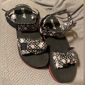 Betty Boop wedged sandals